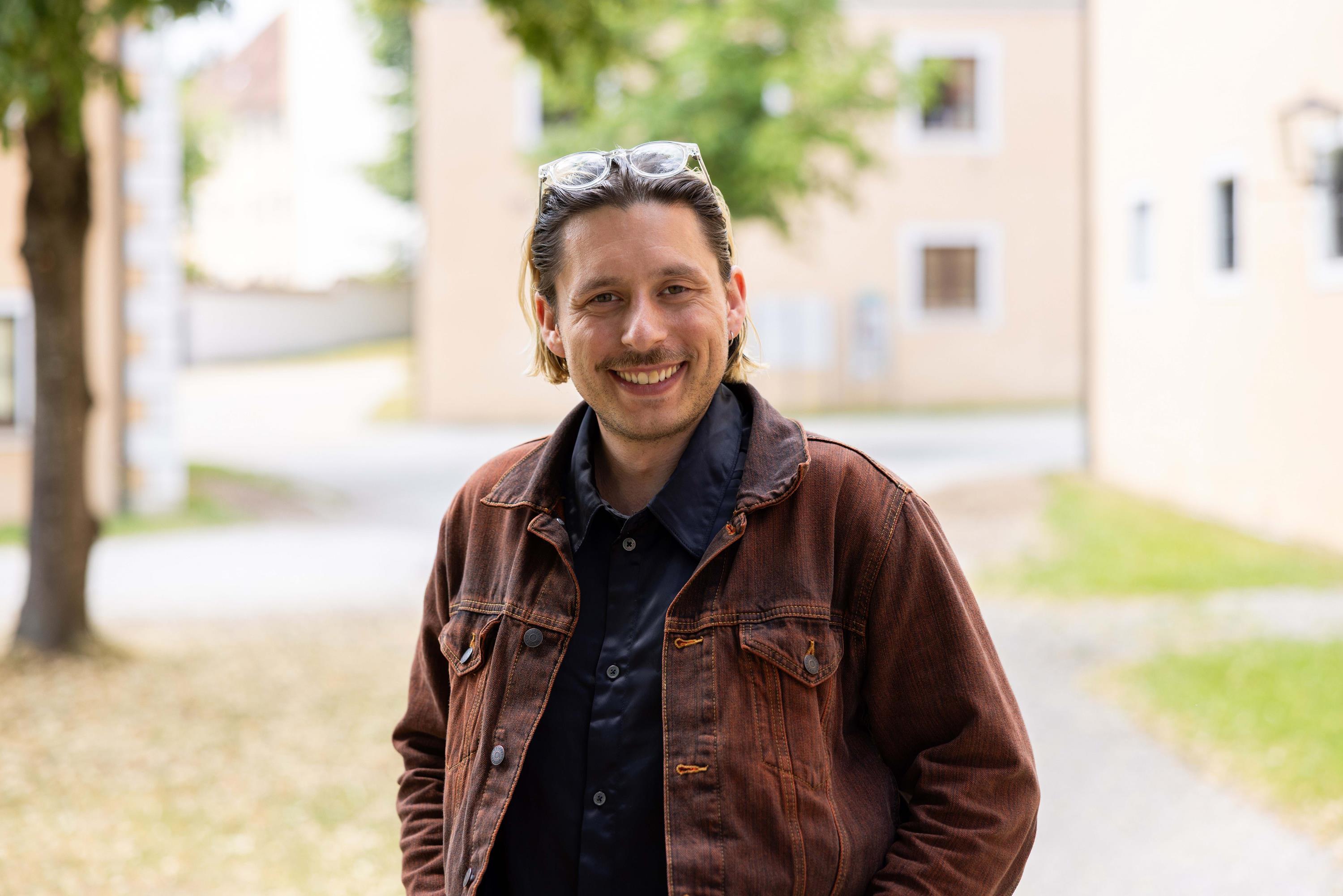 Hat den Kunstpreis des Bezirks Schwaben 2025 gewonnen: Der gebürtige Bobinger Jakob Zimmermann. - Foto: Marco Kleebauer Leider haben wir keinen Alternativtext zu diesem Bild, aber wir arbeiten daran.