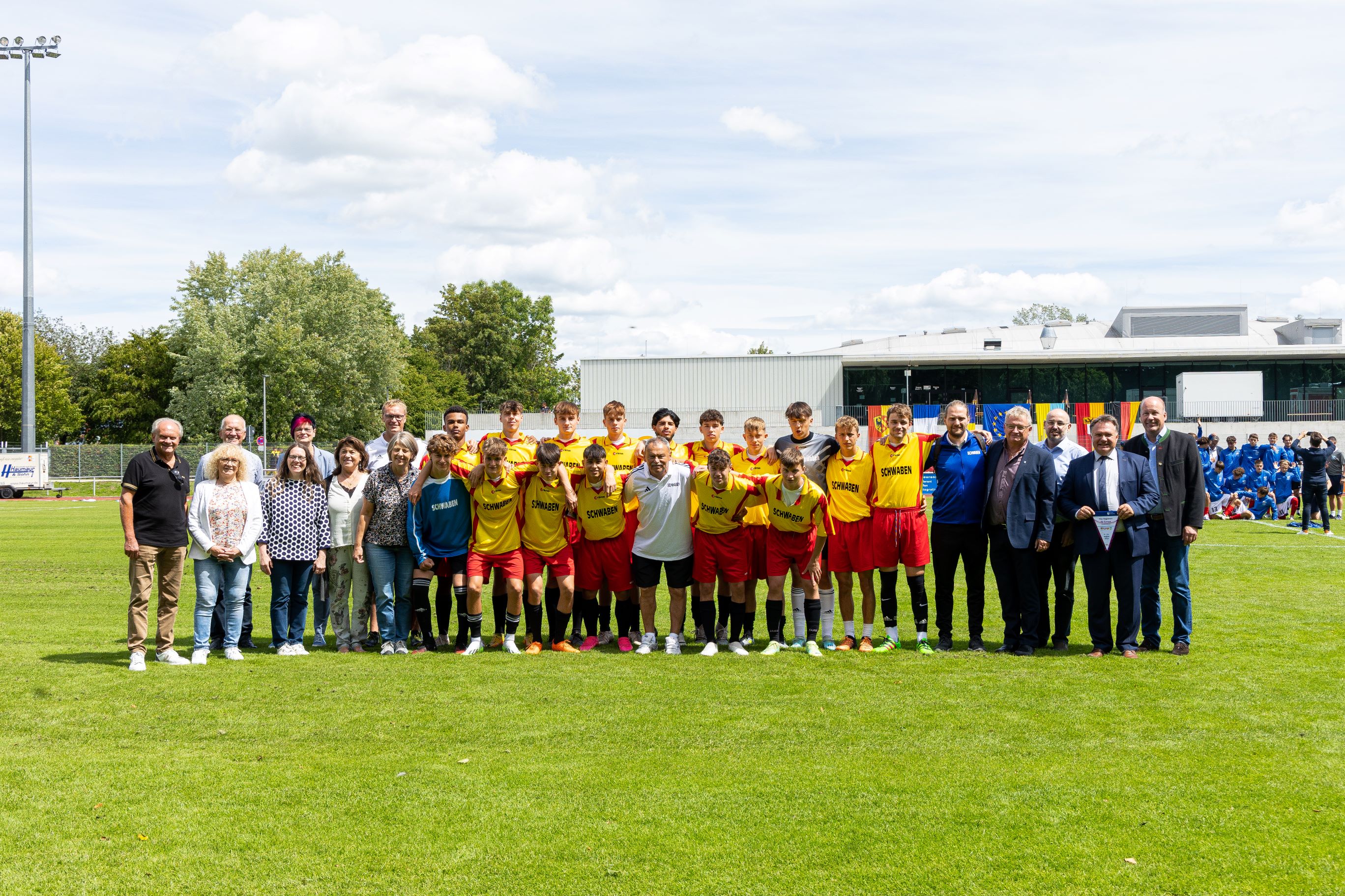 „Vier Regionen für Europa“: Suceava siegt beim internationalen Jugendfußballturnier des Bezirks Schwaben