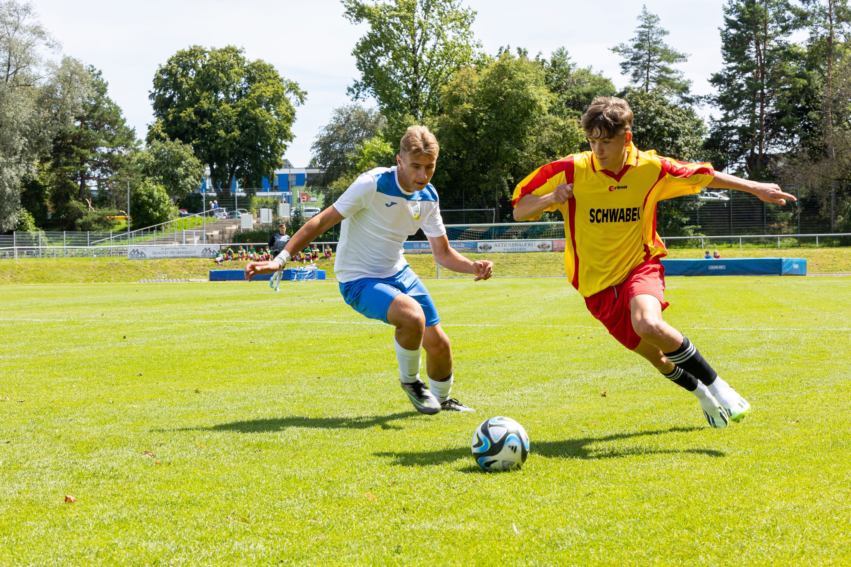 Unter dem Titel „Vier Regionen für Europa“ organisiert der Bezirk Schwaben seit 2002 das U16-Jugendfußballturnier mit seinen drei Partnerregionen: der Mayenne (Frankre
