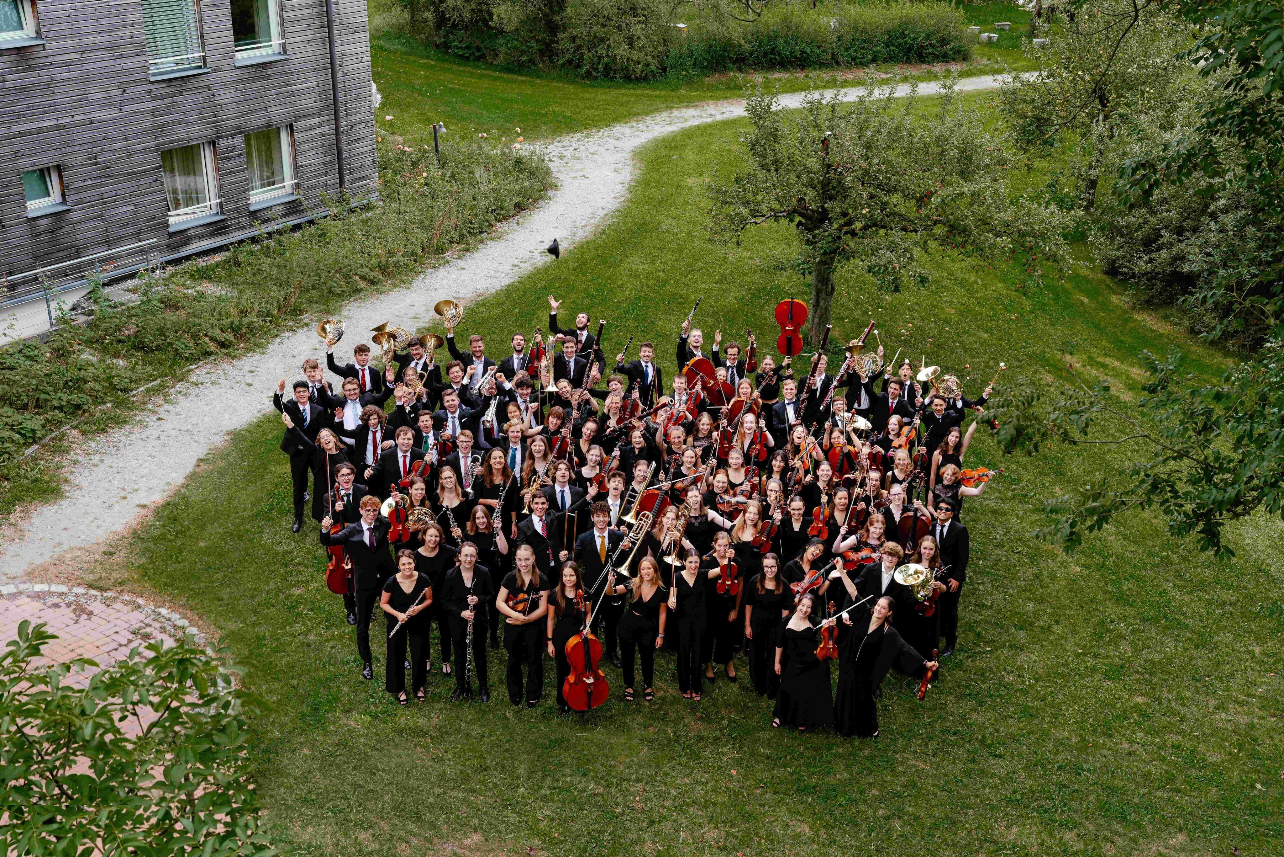 Die Musikerinnen und Musiker des Schwäbischen Jugendsinfonieorchesters - Foto: Michael Richter