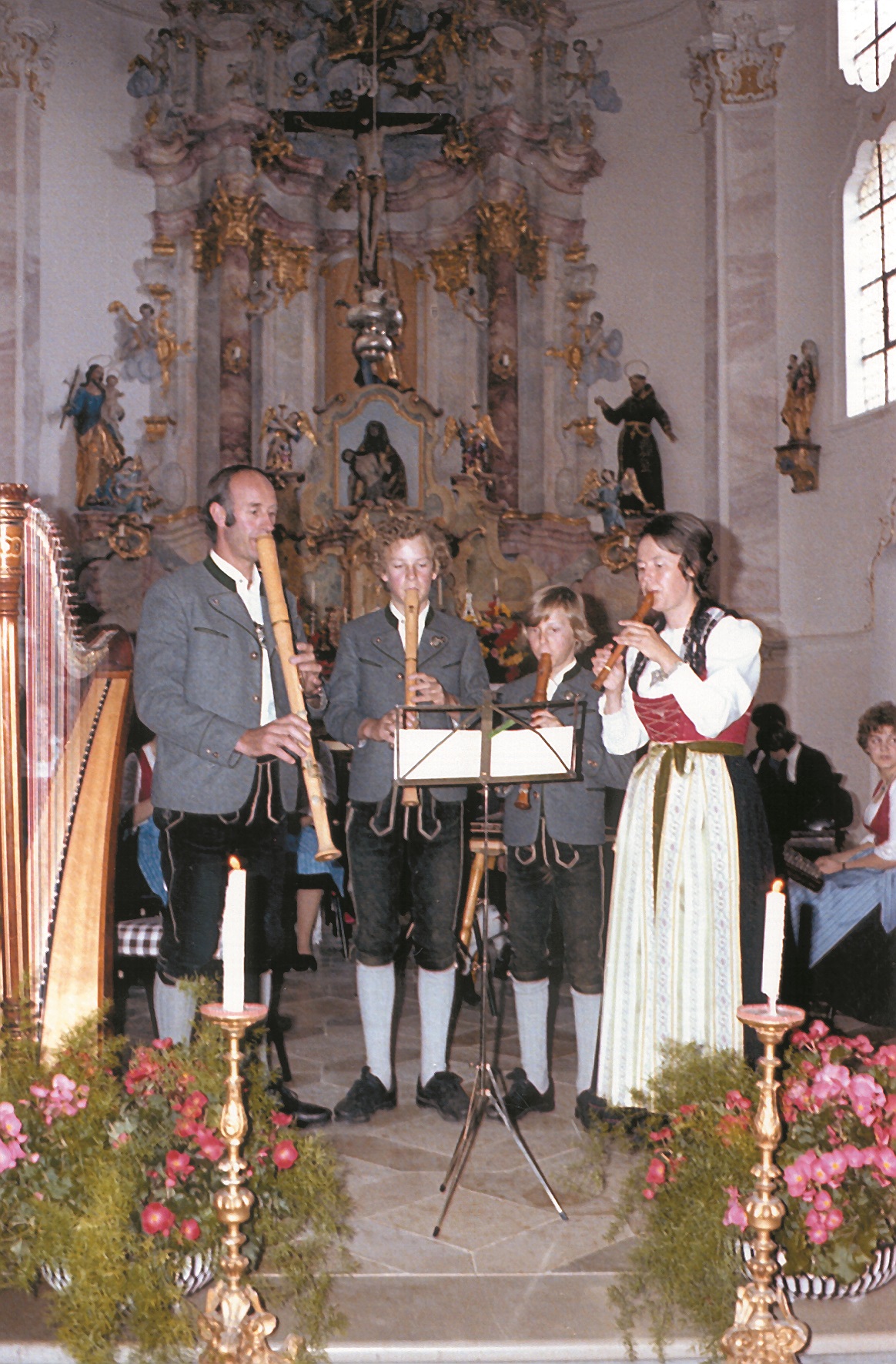 Das Blockflötenquartett der Familie Kerber mit Ferdl, Martin, Andreas und Jutta Kerber, 1978  Foto: Beratungsstelle für Volksmusik des Bezirks Schwaben