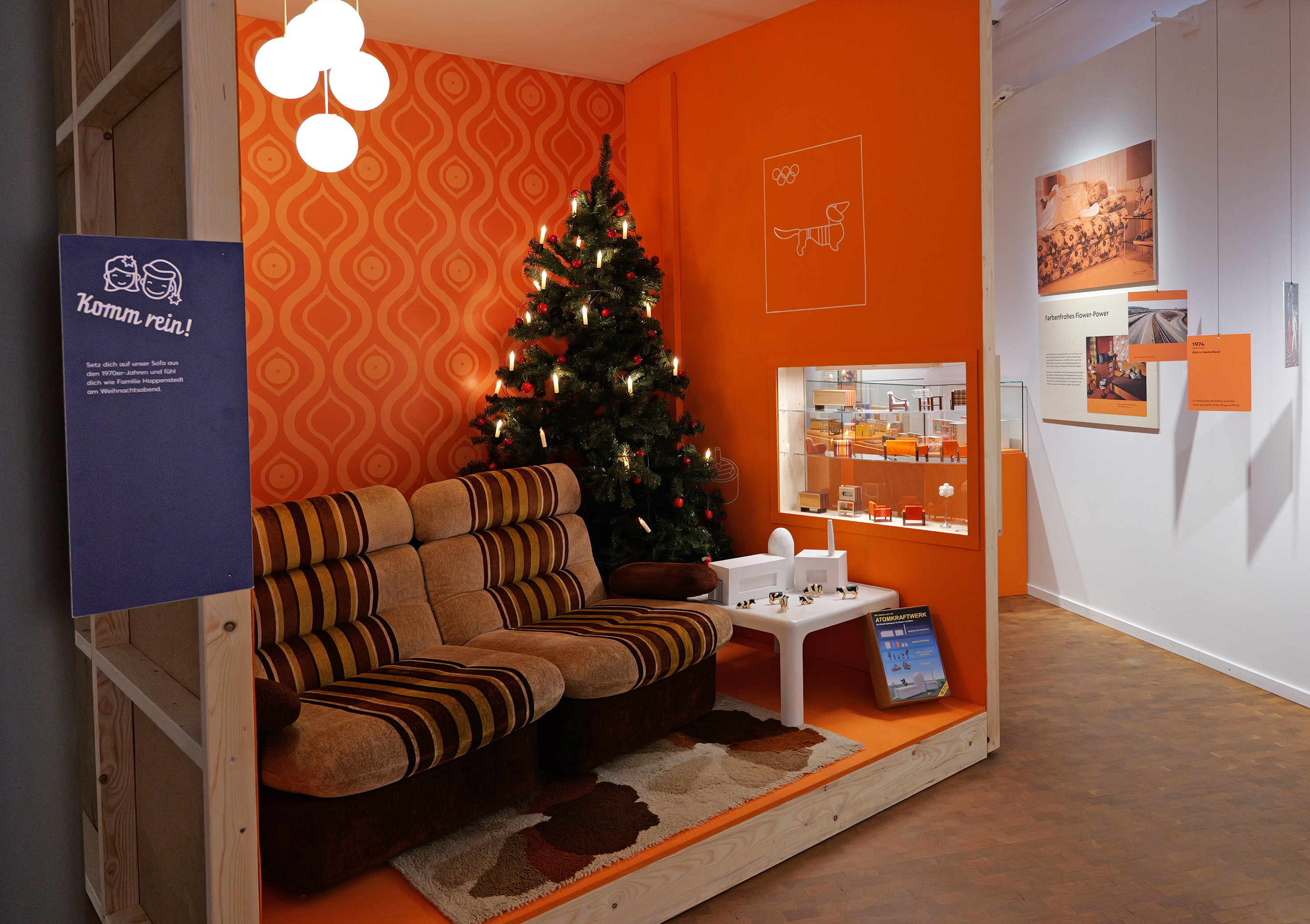 Sofaszene - Foto: Barbara Magg, Museum Oberschönenfeld