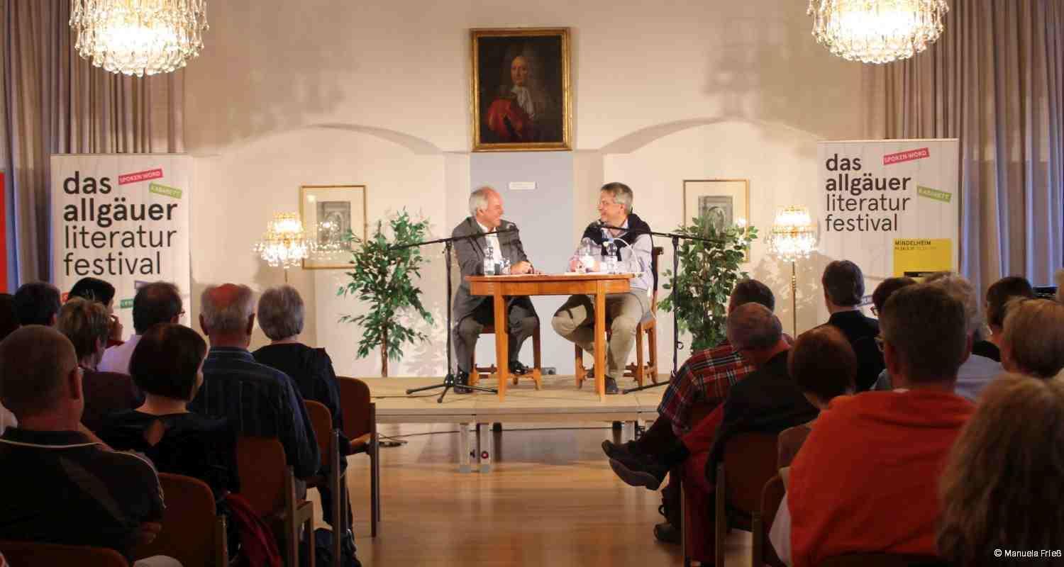 Seit 2015 bereichert das Allgäuer Literaturfestival die literarische Landschaft des Allgäus. Hier Wilhelm Schmid (links) mit Thomas Kraft in Mindelheim - Foto: Manuela Frieß