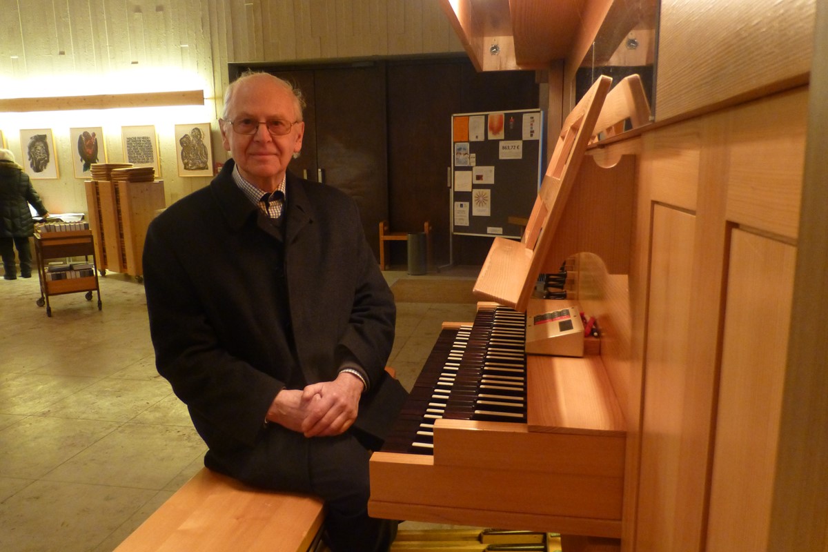 Georg Wawrzik an der Orgel