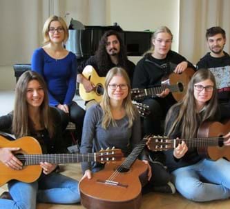 Frühlingskonzert mit der Gitarrenklasse der Berufsfachschule für Musik in Krumbach