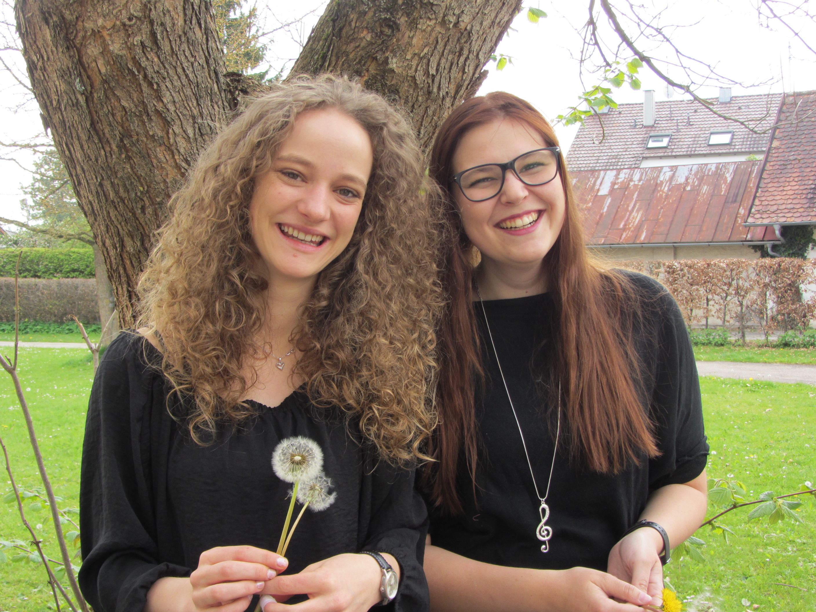 Mirjam Lieb und Annika Egert absolvieren bei Bühne frei ihre Abschlussprüfung