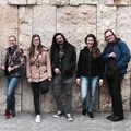 Das Quartett Viola Edenhofer , Sebina Weich , Glen Frikart, Theresa Schauer gemeinsam mit Dozent und Gitarrist Stefan Barcsay.