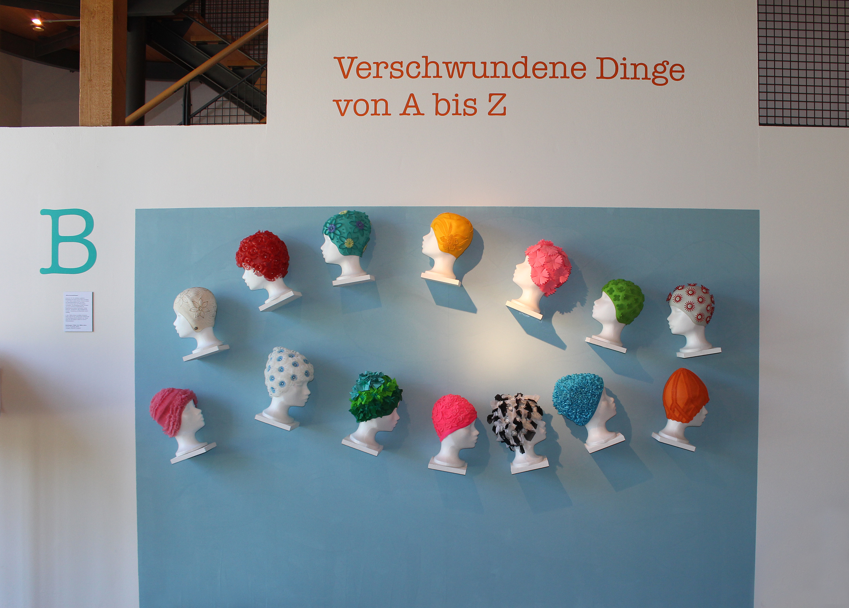 Führung in der Ausstellung „Verschwundene Dinge von A bis Z“ im Museum der Hammerschmiede und des Stockerhof Naichen