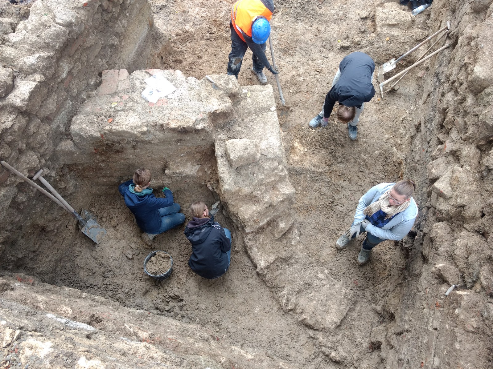 Kloster Irsee: Archäologen entdecken Eckturm der mittelalterlichen Klosterummauerung