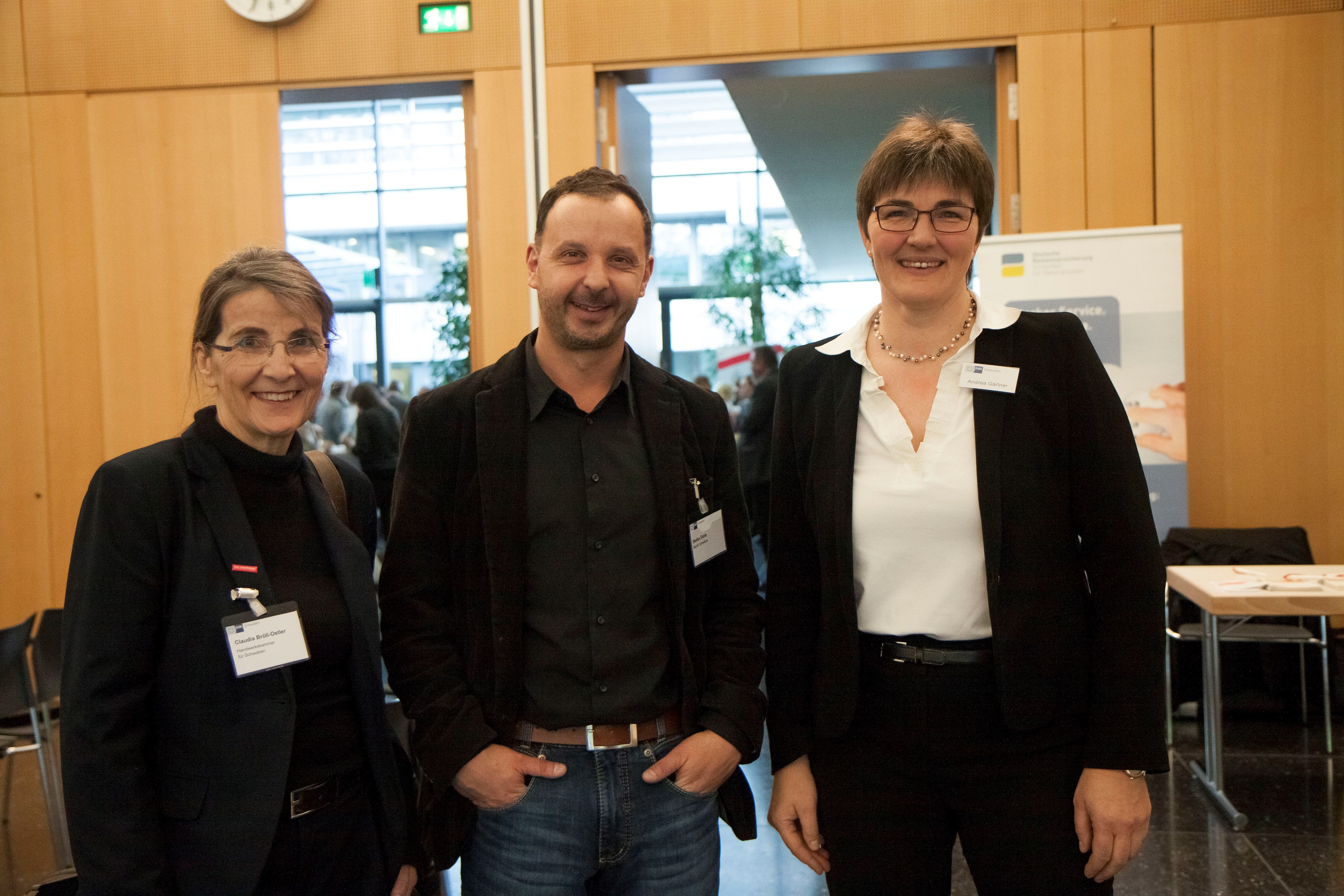 Die Organisatoren des Fachtags: Claudia Bröll-Ostler (HWK Schwaben), Stefan Dörle (Bezirk Schwaben) und Andrea Gärtner (IHK Schwaben)