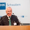 Bezirkstagspräsident Jürgen Reichert betonte die Bedeutung der Vernetzung - der Fachtag kam auf seine Initiative hin zustande