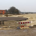 Der neue Hubschrauber-Landeplatz des Bezirkskrankenhauses Günzburg ist noch eine Baustelle. Im April soll er in Betrieb gehen.
