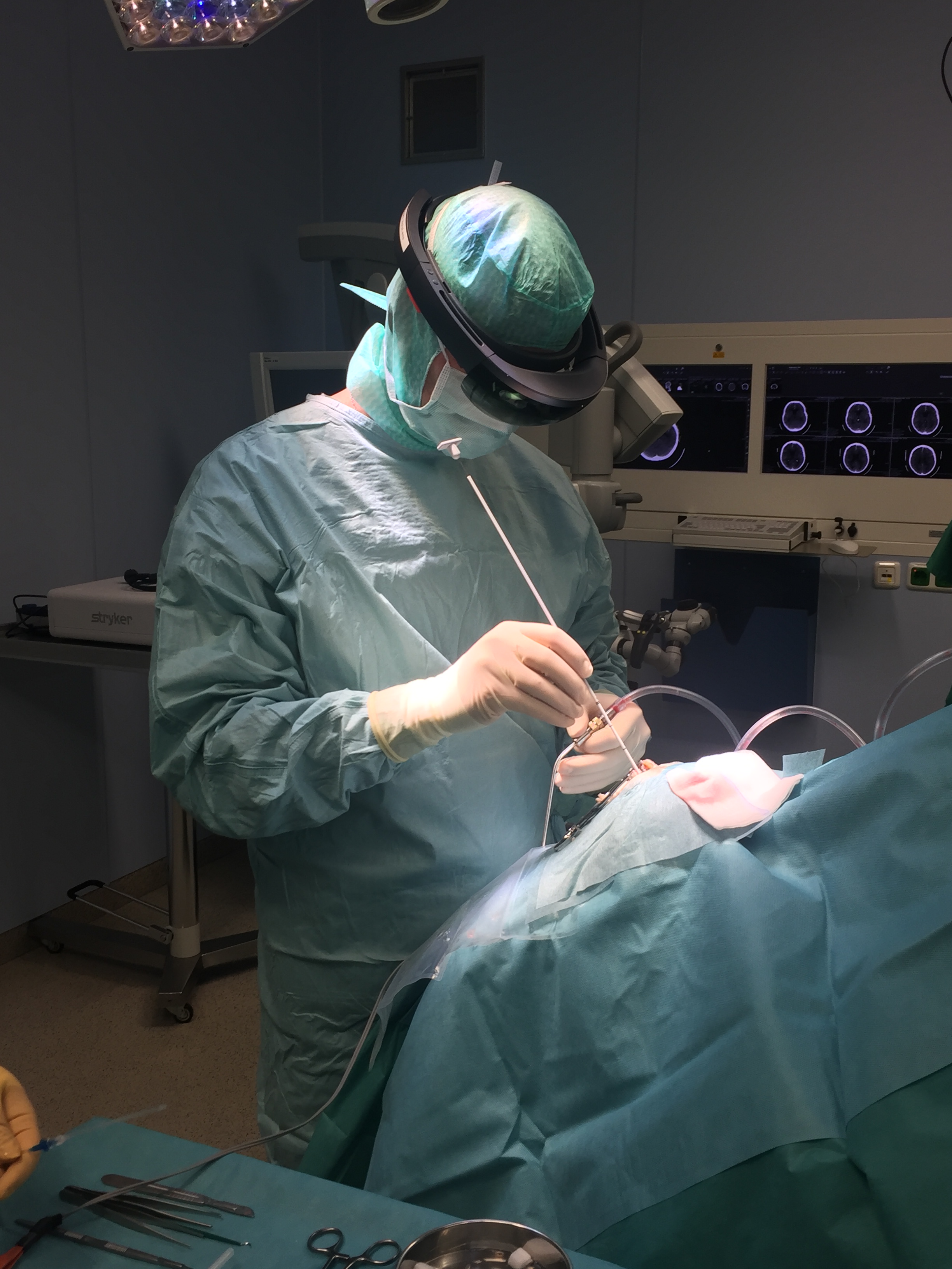 Neurochirurgische Klinik des Bezirkskrankenhauses (BKH) Günzburg: Wie im OP-Saal - das Unsichtbare sichtbar wird