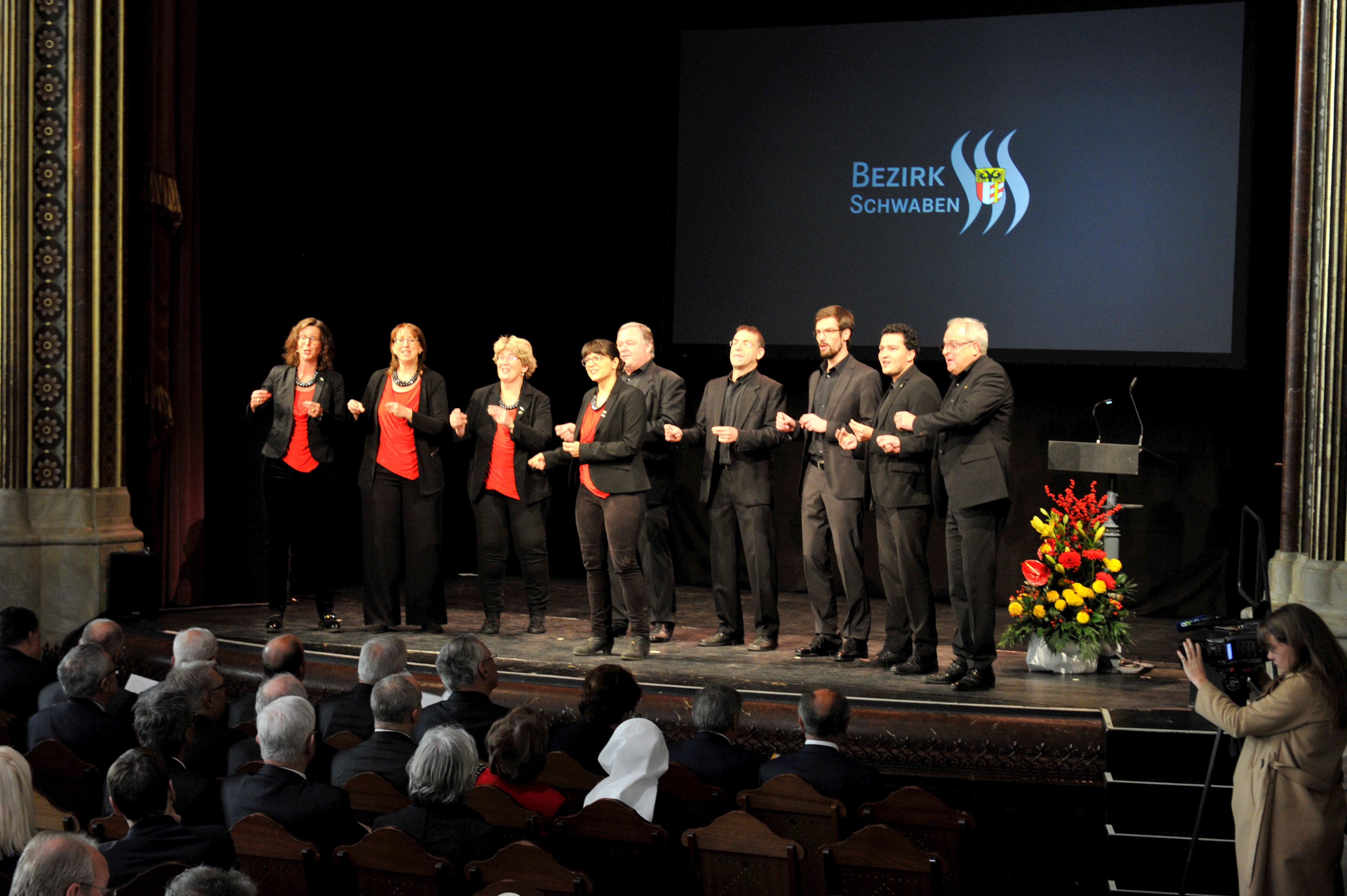 Ensembles des Allgäu-Schwäbischen Musikbundes, des Schwäbischen Jugendsinfonieorchesters, der Volkmusikberatungsstelle und das Schwäbischen Chorverbandes gestalteten das musikalisch hochkarätige Programm.