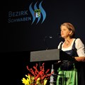 Stellvertretende Bezirkstagspräsidentin Barbara Holzmann moderierte den Festakt