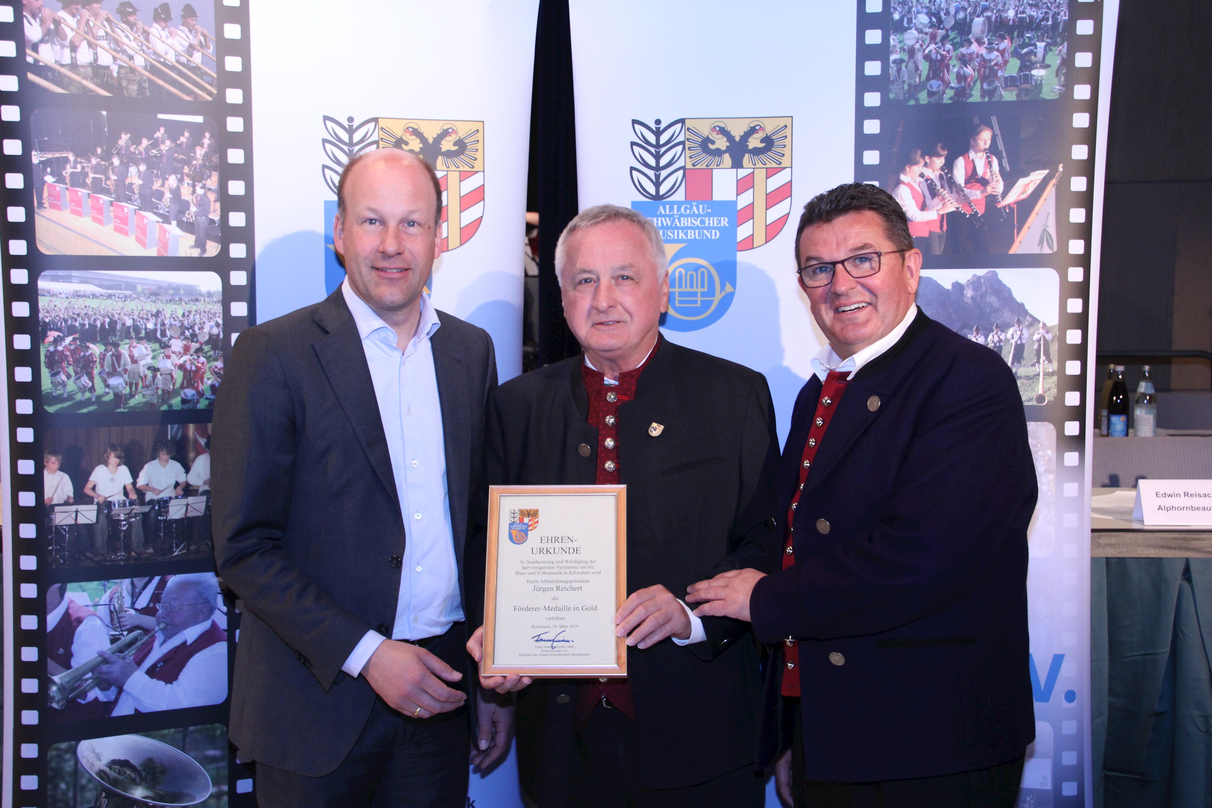 Hohe Auszeichnung für Altbezirkstagspräsident Jürgen Reichert
