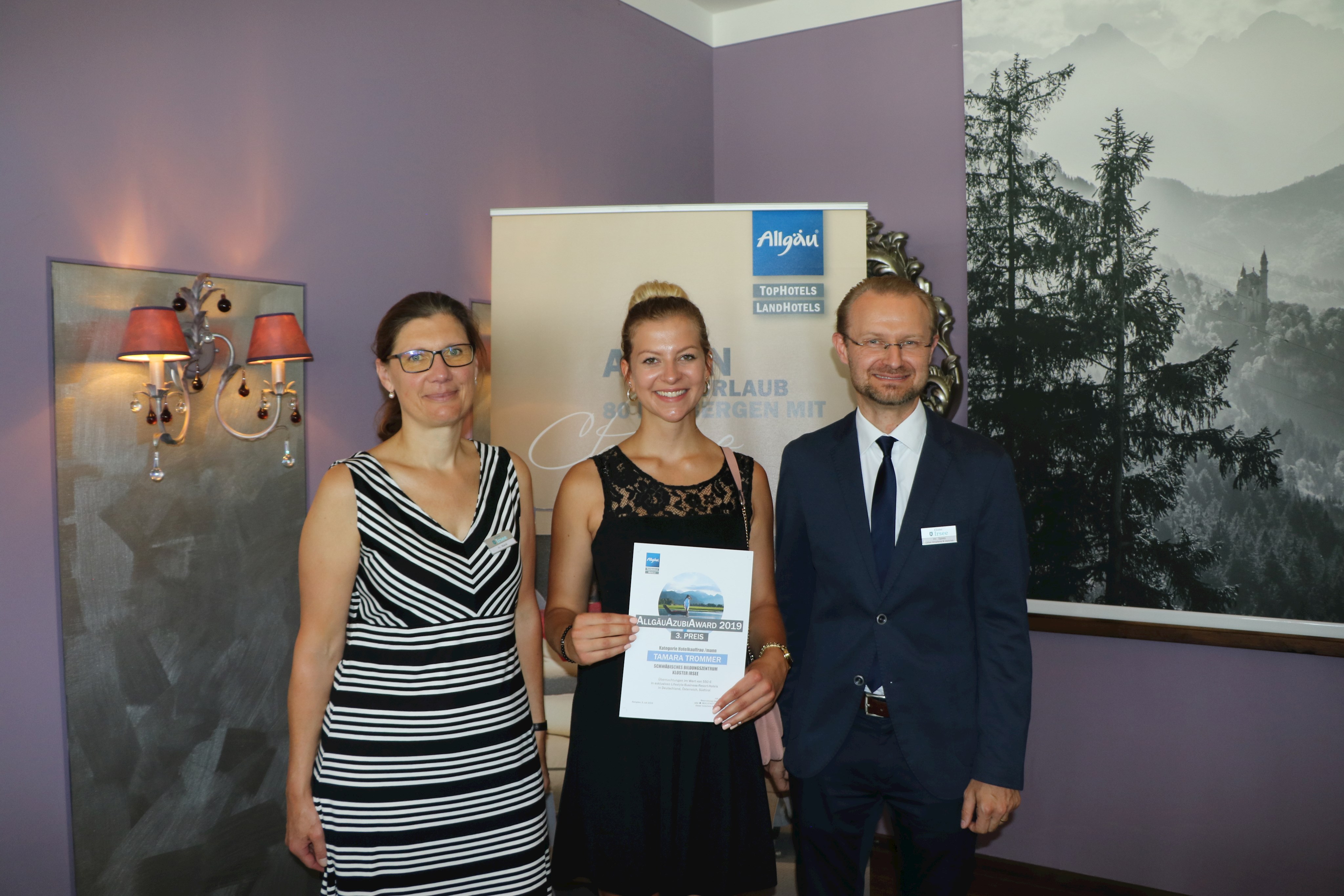 Azubi aus Kloster Irsee geehrt - Tamara Trommer als Hotelkauffrau des Schwäbischen Bildungszentrums ausgezeichnet.