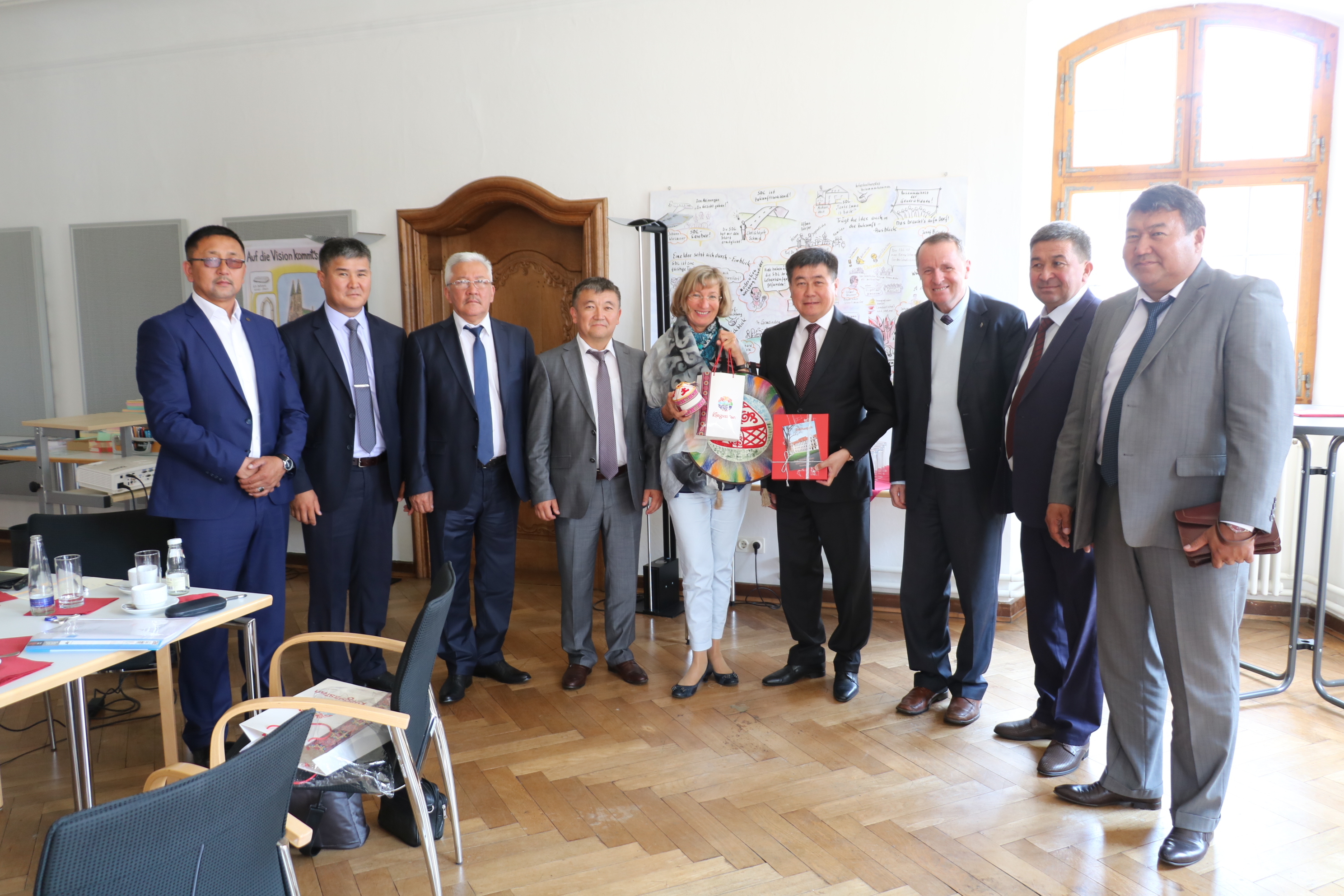 Delegation aus Kirgistan zu Besuch in der Schule der Dorf- und Landentwicklung (SDL) Thierhaupten