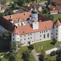 Luftaufnahme von Schloss Höchstädt