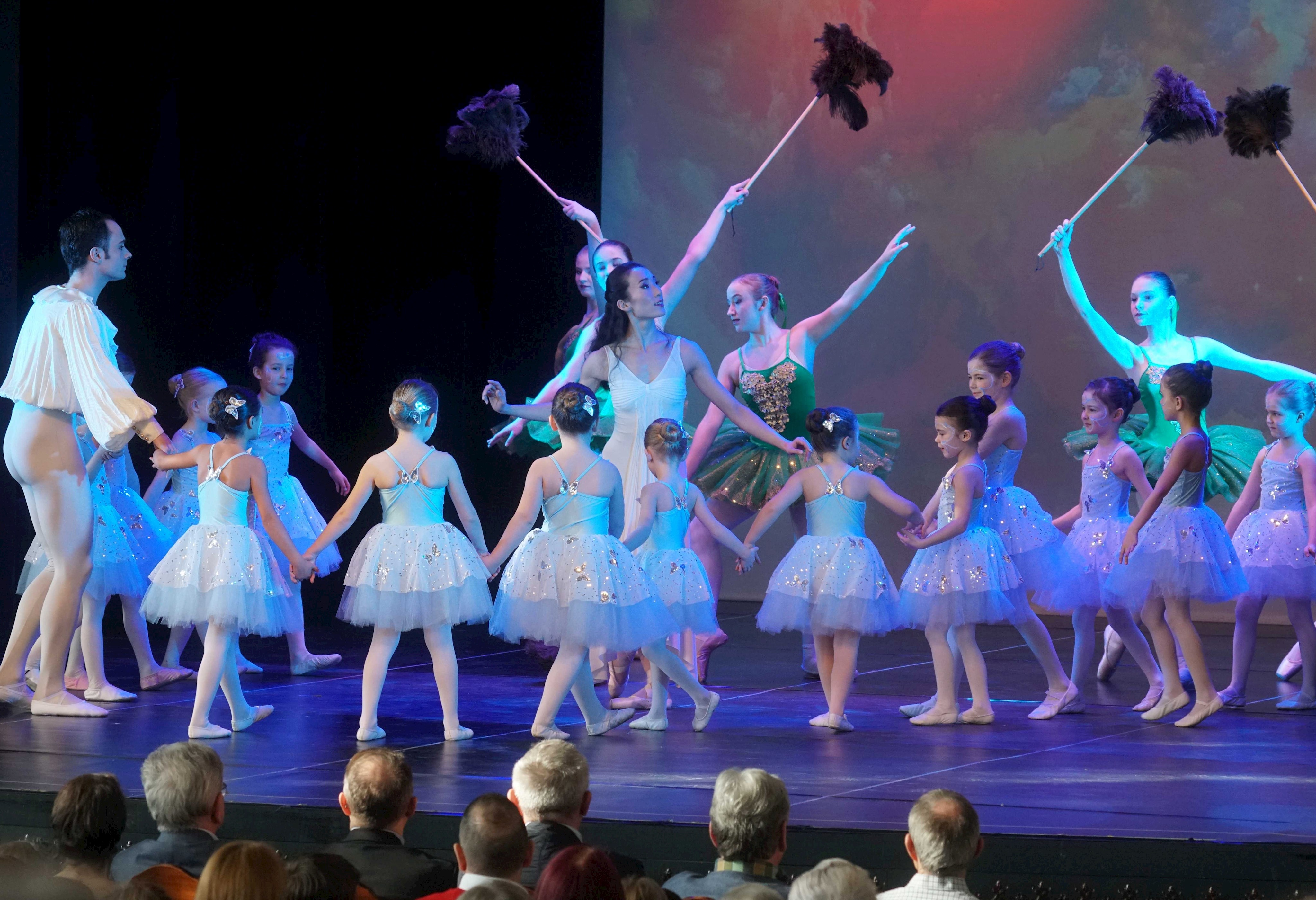 Kinderträume im Kurhaus Göggingen - Ballett mit Schülerinnen und Schülern der Ballettakademie Payer