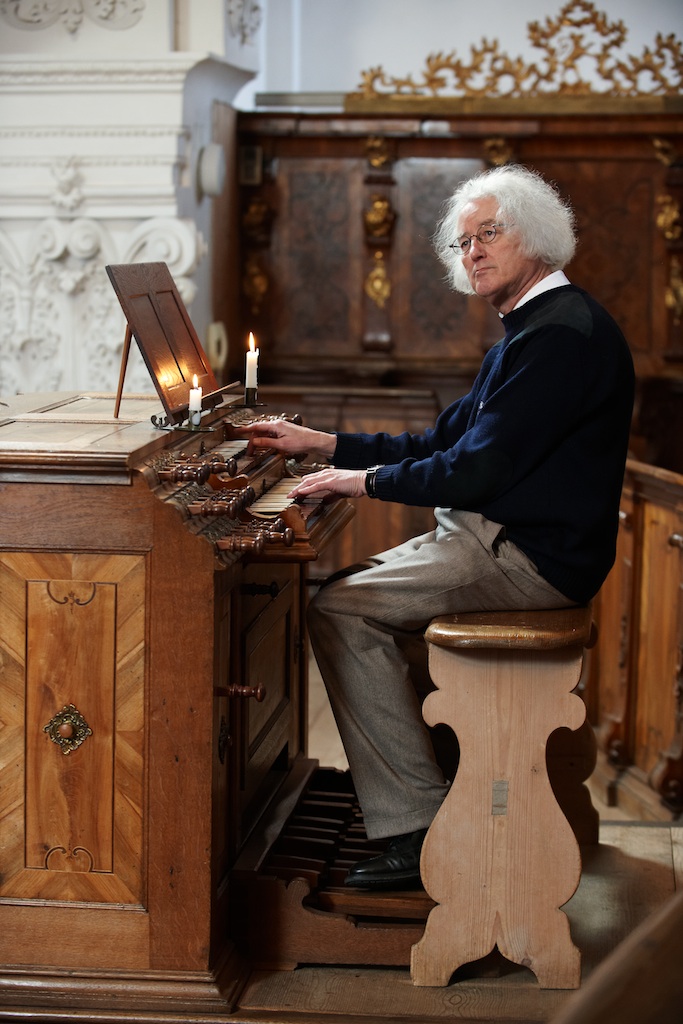 Roland Götz an der Irseer Balthasar-Freiwiß-Orgel