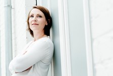 Carolin Nordmeyer übernimmt als Chefdirigentin des sjso die musikalische Leitung der Konzerte.
