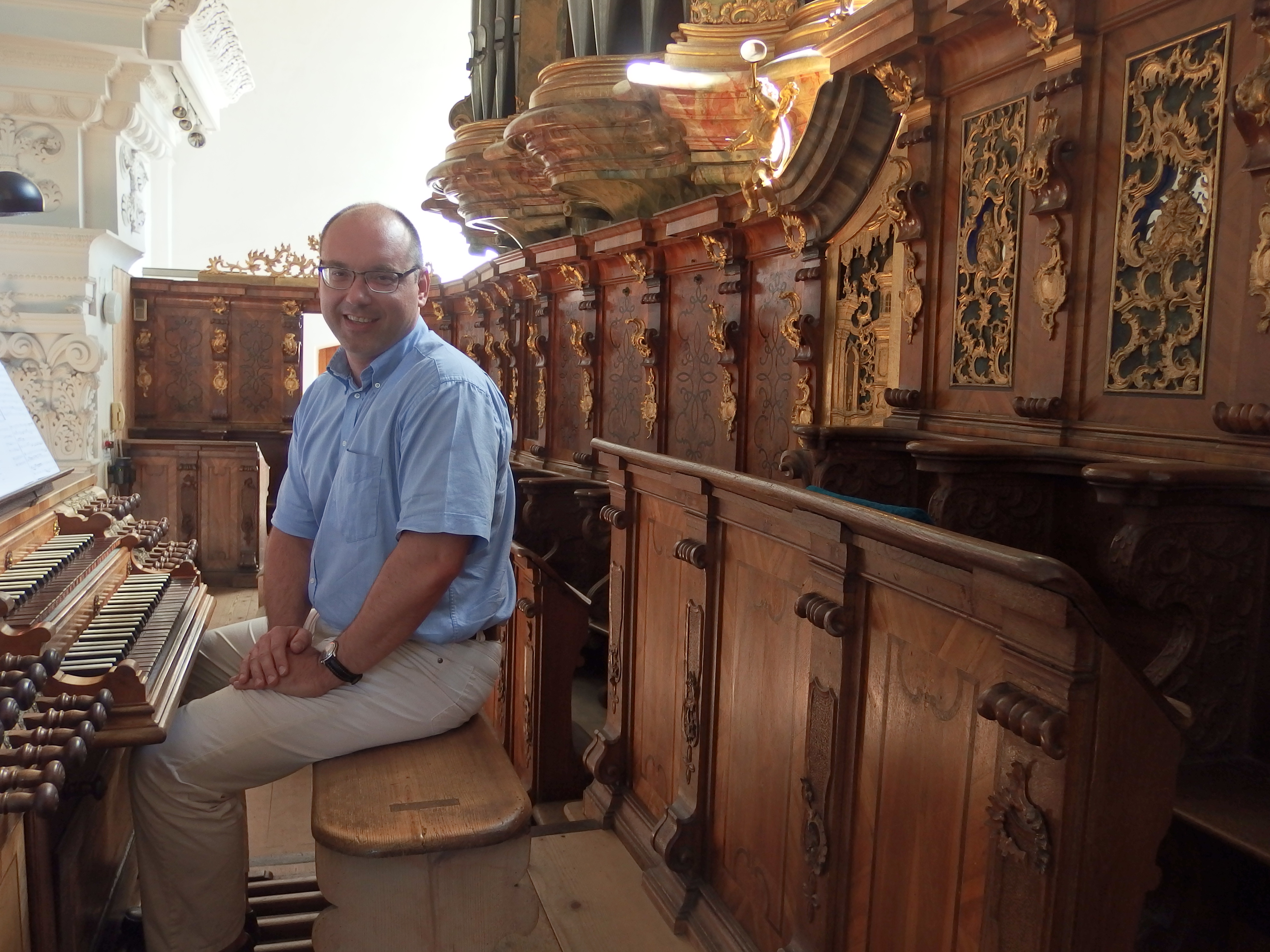 Tobias Lindner aus Basel an der Freiwiß-Orgel in Irsee