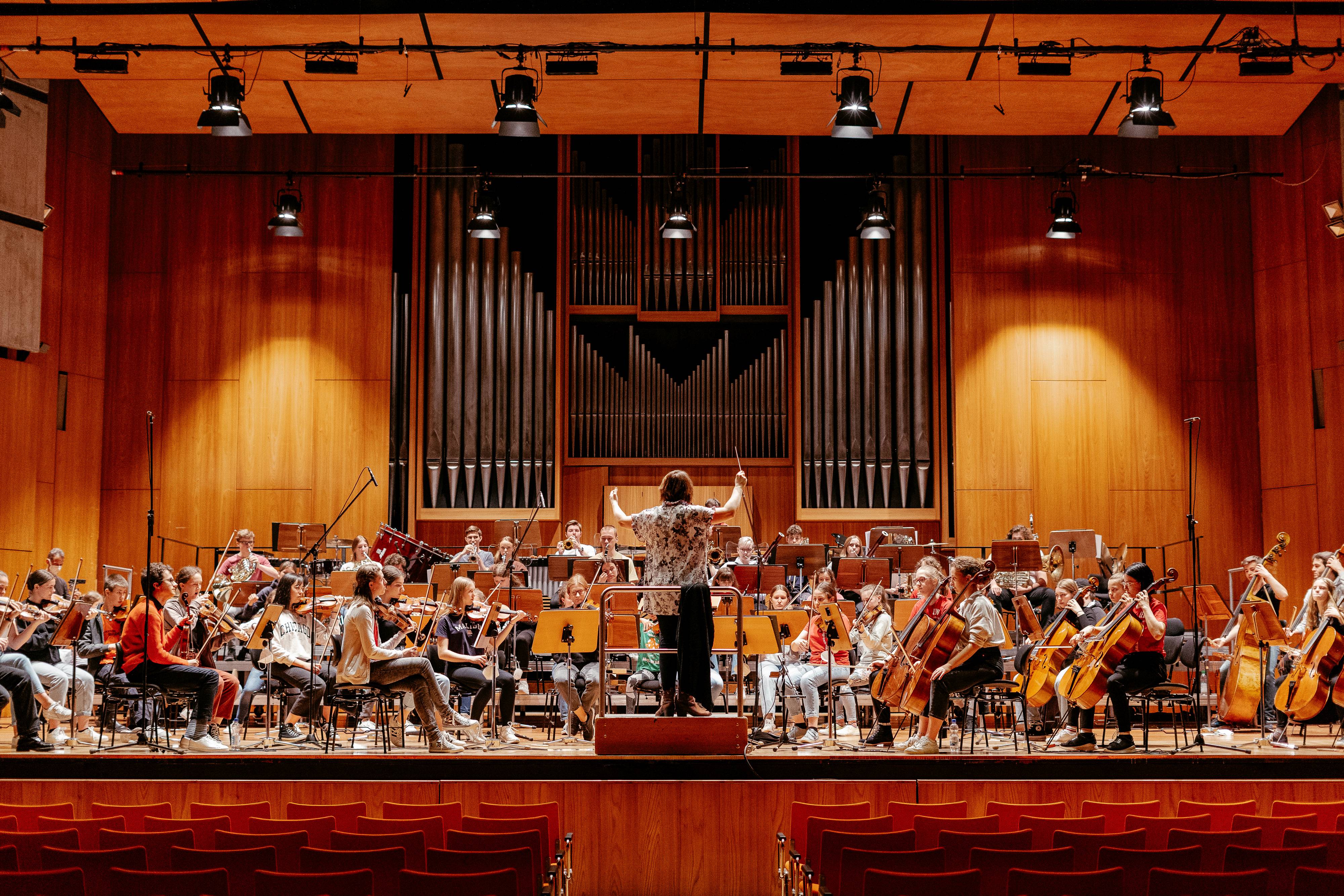 Hier spielt die Zukunft: Das Schwäbische Jugendsinfonieorchester lässt den Frühling erklingen